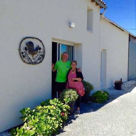 Le Grillage A Poules Bed and Breakfast Châteaubernard Exteriör bild